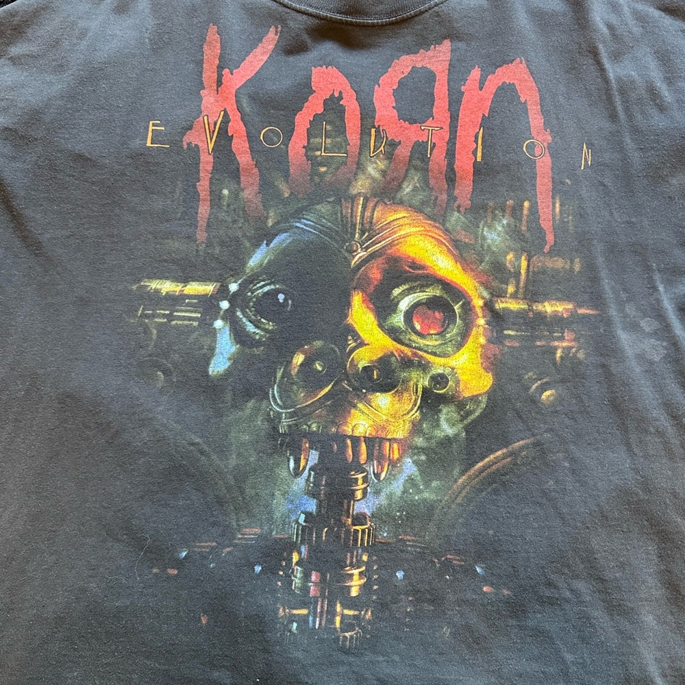 KORN TEE